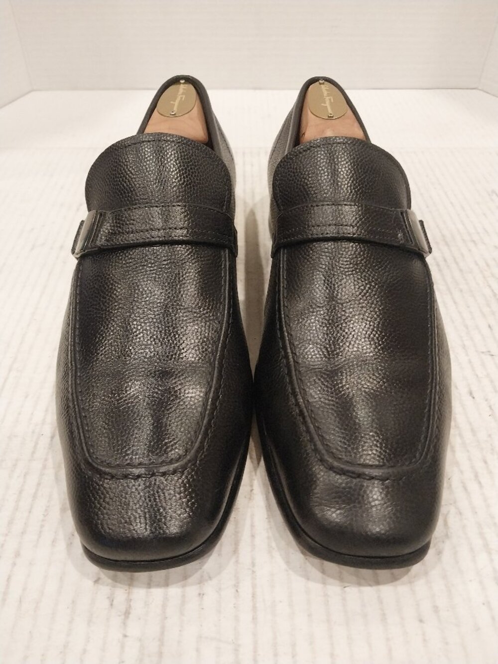 SALVATORE FERRAGAMO men's (SAVE $750) size 8 2E black loafer.